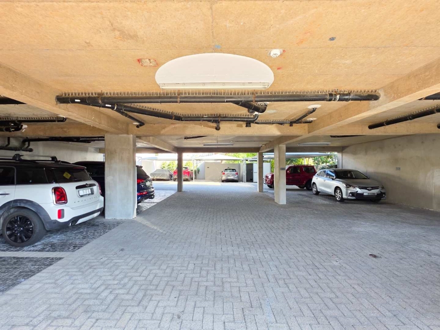 To Let 2 Bedroom Property for Rent in Green Point Western Cape